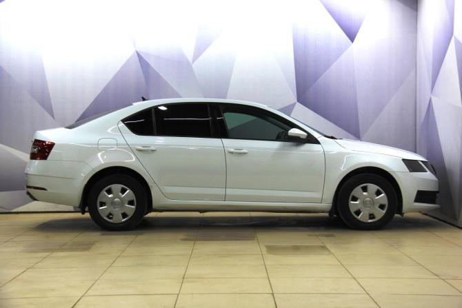 Skoda Octavia III (A7) Рестайлинг с пробегом 2017 года, цена 1 198 000 рублей, 282882 км, лифтбек, Автокод Объявления