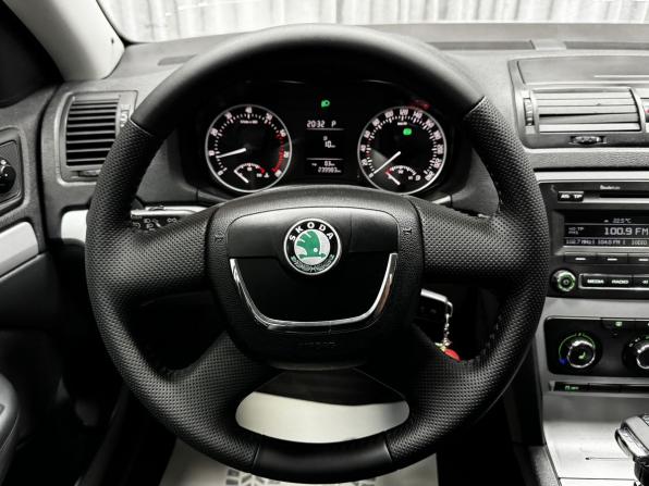 Skoda Octavia II (A5) Рестайлинг с пробегом 2012 года, цена 900 000 рублей, 239983 км, лифтбек, Автокод Объявления