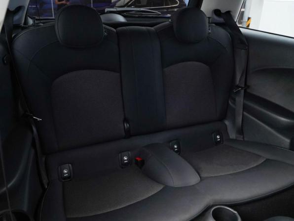 Mini Hatch III (F55/F56) Рестайлинг с пробегом 2018 года, цена 1 299 077 рублей, 229016 км, хэтчбек, Автокод Объявления