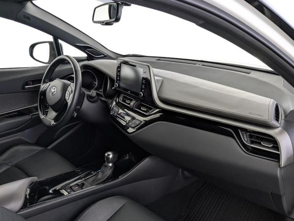 Toyota C-HR I Рестайлинг с пробегом 2021 года, цена 2 955 000 рублей, 47330 км, внедорожник, Автокод Объявления