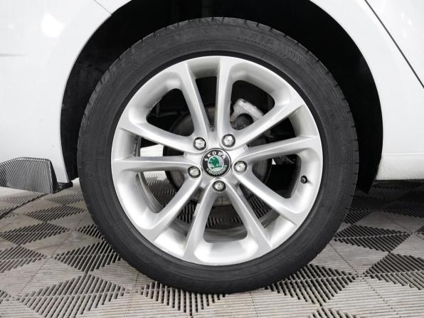 Skoda Octavia III (A7) Рестайлинг с пробегом 2019 года, цена 1 696 000 рублей, 145000 км, лифтбек, Автокод Объявления