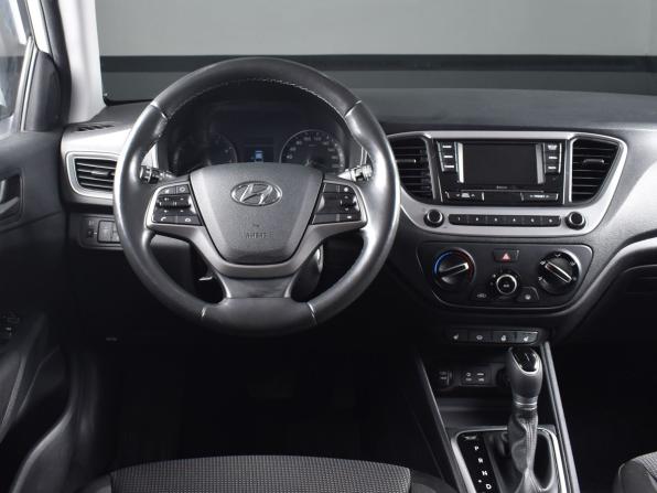 Hyundai Solaris II с пробегом 2018 года, цена 1 399 999 рублей, 52106 км, седан, Автокод Объявления