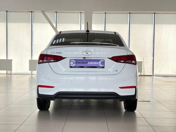 Hyundai Solaris II с пробегом 2017 года, цена 1 379 000 рублей, 112529 км, седан, Автокод Объявления