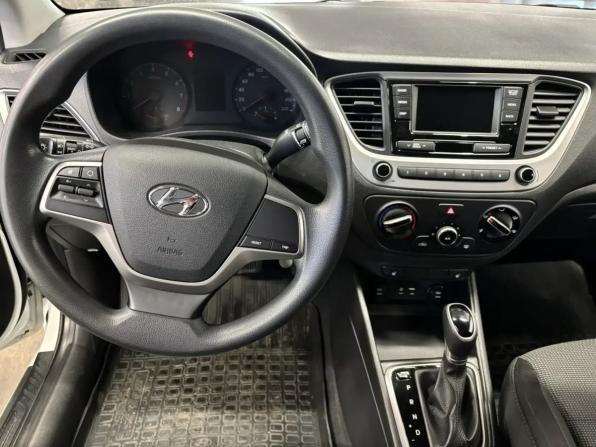 Hyundai Solaris II с пробегом 2018 года, цена 1 309 000 рублей, 93600 км, седан, Автокод Объявления