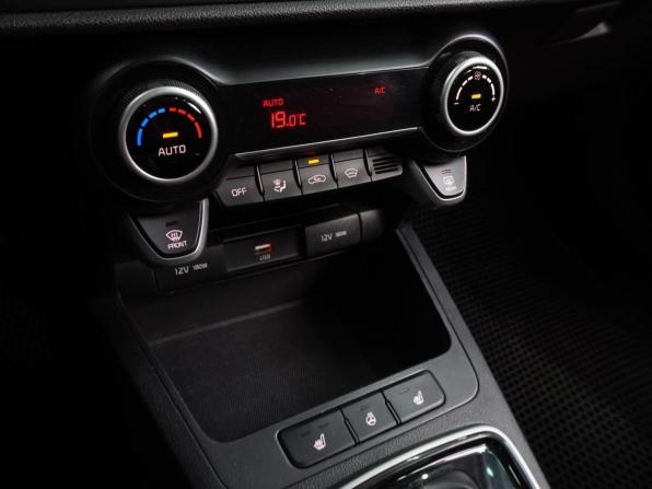 Kia Rio IV Рестайлинг с пробегом 2021 года, цена 1 799 000 рублей, 96010 км, хэтчбек, Автокод Объявления