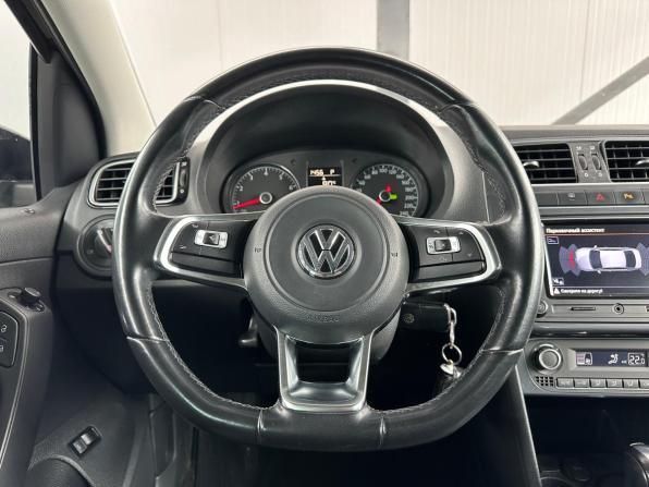 Volkswagen Polo V Рестайлинг с пробегом 2019 года, цена 1 470 000 рублей, 83658 км, седан, Автокод Объявления