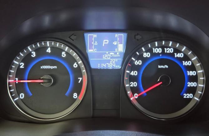 Hyundai Solaris I Рестайлинг с пробегом 2015 года, цена 1 015 000 рублей, 115000 км, хэтчбек, Автокод Объявления