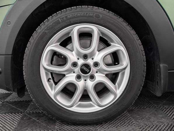 Mini Hatch III (F55/F56) Рестайлинг с пробегом 2019 года, цена 2 520 000 рублей, 86114 км, хэтчбек, Автокод Объявления