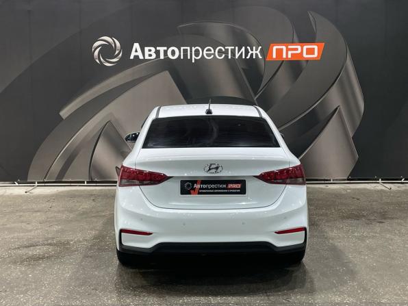 Hyundai Solaris II с пробегом 2017 года, цена 1 180 000 рублей, 120708 км, седан, Автокод Объявления