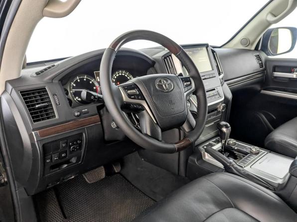 Toyota Land Cruiser 200 Series Рестайлинг 2 с пробегом 2017 года, цена 4 689 000 рублей, 300506 км, внедорожник, Автокод Объявления