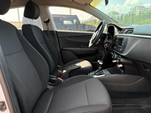 Kia Rio IV Рестайлинг с пробегом 2021 года, цена 1 240 000 рублей, 175778 км, седан, Автокод Объявления