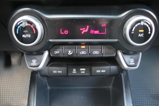 Kia Rio IV с пробегом 2018 года, цена 980 000 рублей, 228000 км, хэтчбек, Автокод Объявления