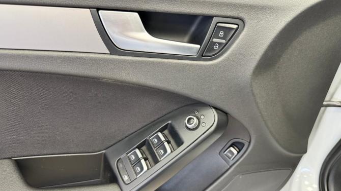 Audi A4 IV (B8) Рестайлинг с пробегом 2013 года, цена 1 240 000 рублей, 204439 км, седан, Автокод Объявления
