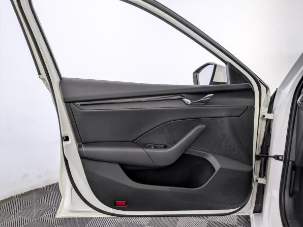 Skoda Octavia IV (A8) с пробегом 2021 года, цена 2 400 000 рублей, 69993 км, лифтбек, Автокод Объявления