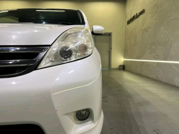 Toyota ISis I Рестайлинг с пробегом 2011 года, цена 879 000 рублей, 317914 км, компактвэн, Автокод Объявления