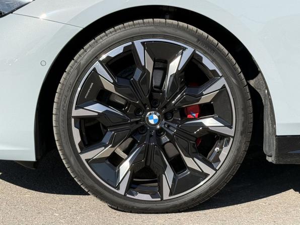 BMW 5 серии VIII (G60/G61/G68) с пробегом 2025 года, цена 9 350 000 рублей, 8833 км, универсал, Автокод Объявления