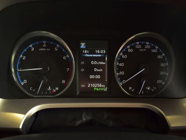 Toyota RAV4 IV (XA40) Рестайлинг с пробегом 2016 года, цена 2 399 999 рублей, 210255 км, внедорожник, Автокод Объявления