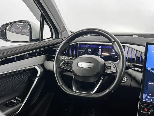 Geely Atlas II с пробегом 2023 года, цена 2 437 900 рублей, 40942 км, внедорожник, Автокод Объявления