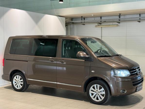 Volkswagen Multivan T5 Рестайлинг с пробегом 2012 года, цена 2 435 000 рублей, 199000 км, минивэн, Автокод Объявления