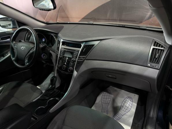 Hyundai Sonata VI (YF) с пробегом 2013 года, цена 930 000 рублей, 217000 км, седан, Автокод Объявления