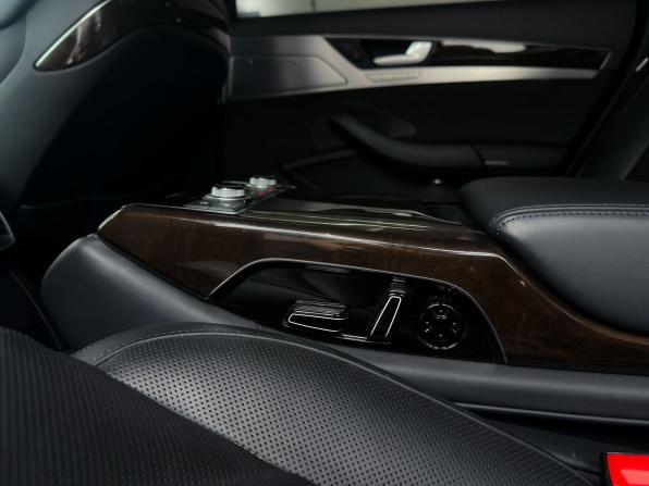 Audi A8 III (D4) Рестайлинг с пробегом 2016 года, цена 2 399 000 рублей, 172000 км, седан, Автокод Объявления