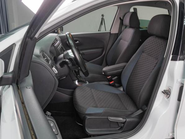 Volkswagen Polo V Рестайлинг с пробегом 2020 года, цена 1 349 000 рублей, 151881 км, седан, Автокод Объявления