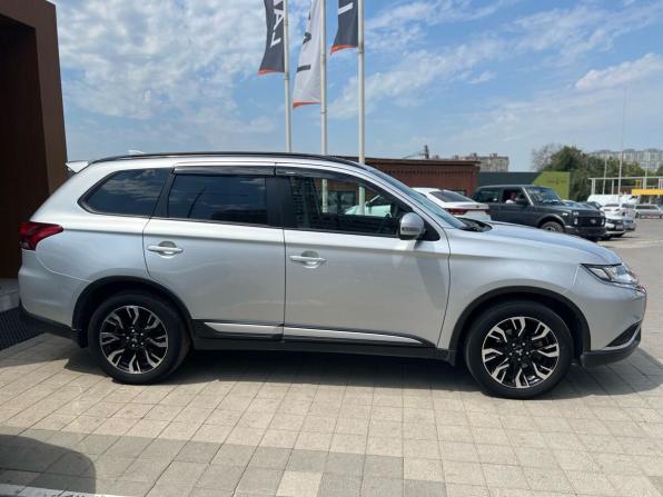 Mitsubishi Outlander III Рестайлинг 3 с пробегом 2022 года, цена 2 550 000 рублей, 42922 км, внедорожник, Автокод Объявления