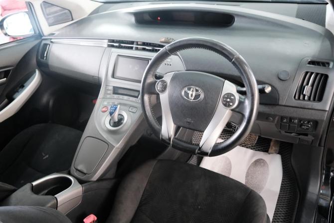 Toyota Prius III Рестайлинг (XW30) с пробегом 2012 года, цена 959 000 рублей, 259500 км, лифтбек, Автокод Объявления