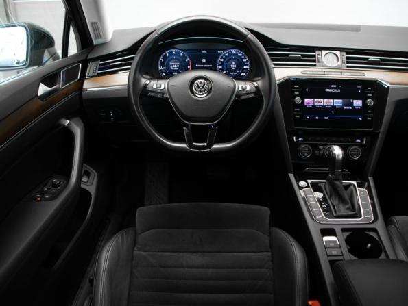 Volkswagen Passat B8 с пробегом 2018 года, цена 2 440 000 рублей, 87507 км, седан, Автокод Объявления
