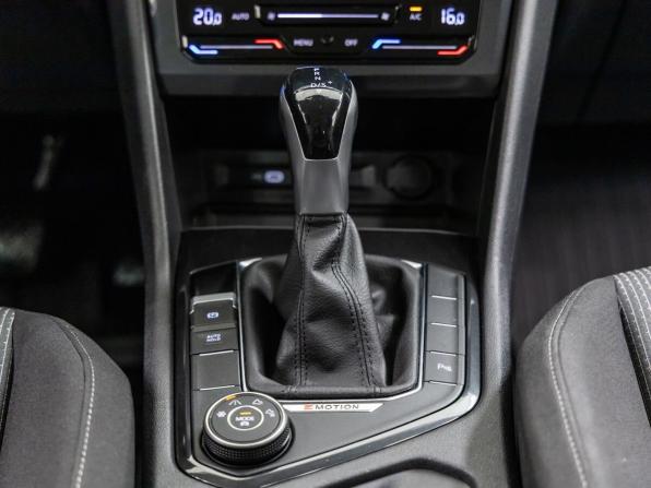 Volkswagen Tiguan II Рестайлинг с пробегом 2022 года, цена 3 048 000 рублей, 37155 км, внедорожник, Автокод Объявления