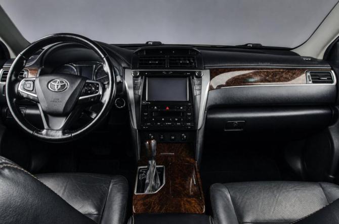 Toyota Camry VII (XV50) Рестайлинг с пробегом 2016 года, цена 2 099 000 рублей, 221200 км, седан, Автокод Объявления