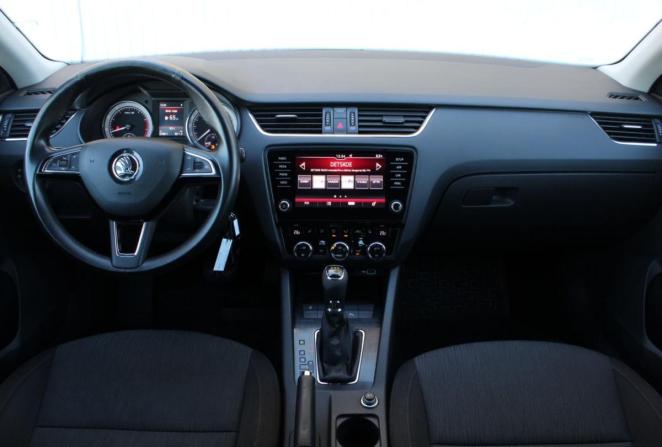 Skoda Octavia III (A7) Рестайлинг с пробегом 2018 года, цена 1 275 000 рублей, 274811 км, лифтбек, Автокод Объявления