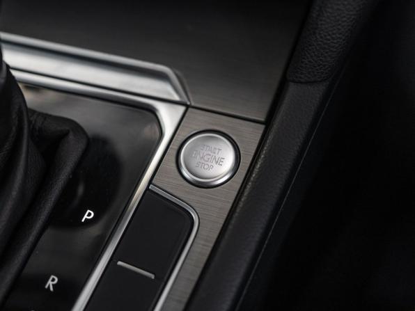 Volkswagen Passat B8 с пробегом 2015 года, цена 1 420 000 рублей, 138299 км, универсал, Автокод Объявления