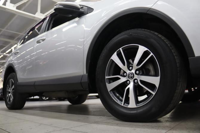 Toyota RAV4 IV (XA40) Рестайлинг с пробегом 2017 года, цена 2 095 170 рублей, 294866 км, внедорожник, Автокод Объявления