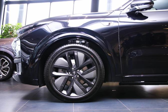 Новый Li Auto (Lixiang) L9 I Рестайлинг 2025 года, цена 12 295 835 рублей, внедорожник, Автокод Объявления