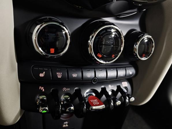 Mini Hatch III (F55/F56) Рестайлинг с пробегом 2021 года, цена 3 495 000 рублей, 14155 км, хэтчбек, Автокод Объявления