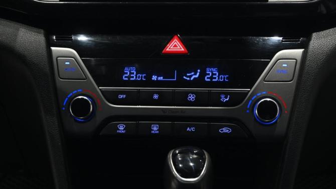 Hyundai Elantra VI (AD) с пробегом 2016 года, цена 1 320 000 рублей, 201000 км, седан, Автокод Объявления