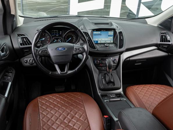 Ford Kuga II Рестайлинг с пробегом 2018 года, цена 1 688 000 рублей, 180327 км, внедорожник, Автокод Объявления