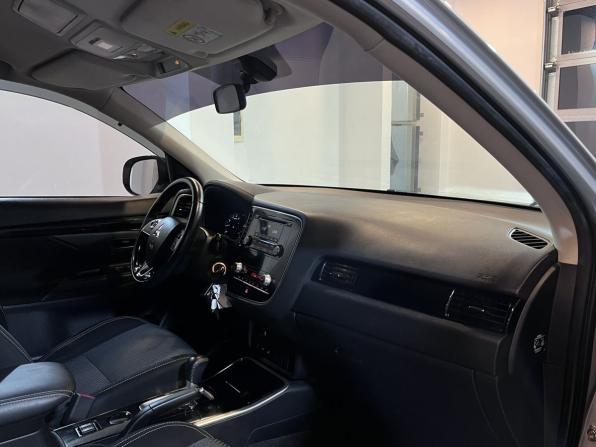 Mitsubishi Outlander III Рестайлинг 3 с пробегом 2021 года, цена 1 990 000 рублей, 114830 км, внедорожник, Автокод Объявления