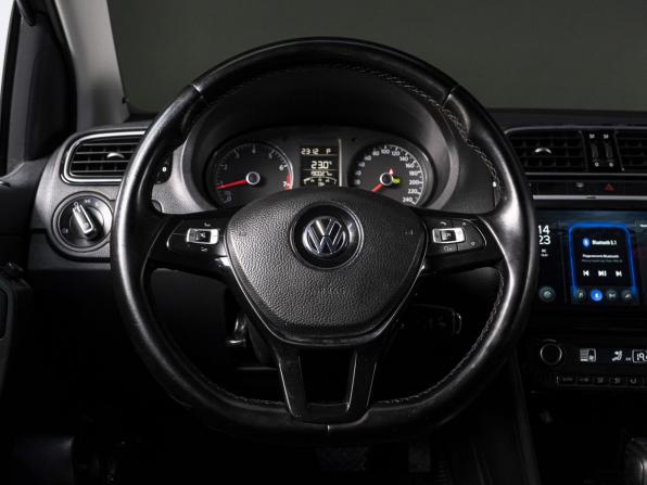 Volkswagen Polo V Рестайлинг с пробегом 2017 года, цена 1 299 000 рублей, 190025 км, седан, Автокод Объявления