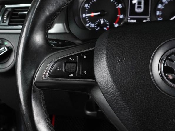 Skoda Rapid I с пробегом 2016 года, цена 1 299 000 рублей, 112534 км, лифтбек, Автокод Объявления