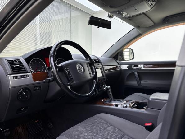 Volkswagen Touareg I Рестайлинг с пробегом 2009 года, цена 1 155 000 рублей, 300700 км, внедорожник, Автокод Объявления