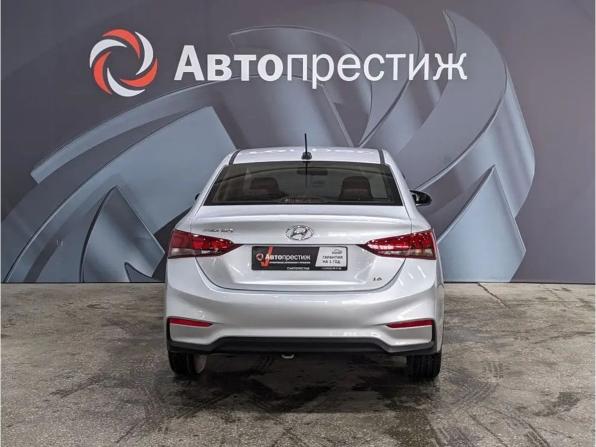 Hyundai Solaris II с пробегом 2018 года, цена 940 000 рублей, 195000 км, седан, Автокод Объявления