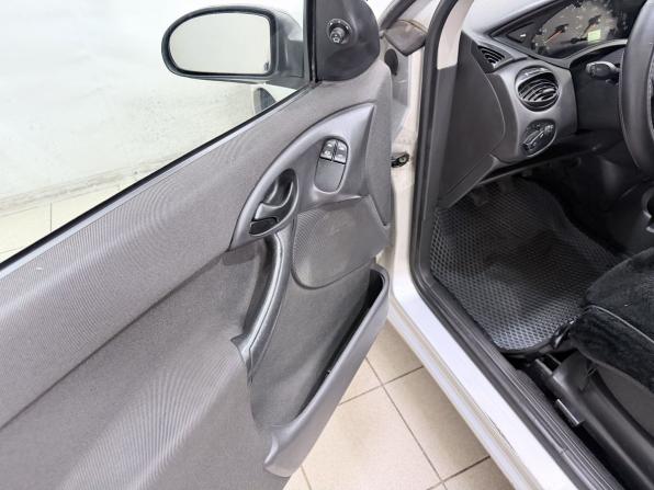 Ford Focus I Рестайлинг с пробегом 2005 года, цена 340 000 рублей, 292681 км, седан, Автокод Объявления