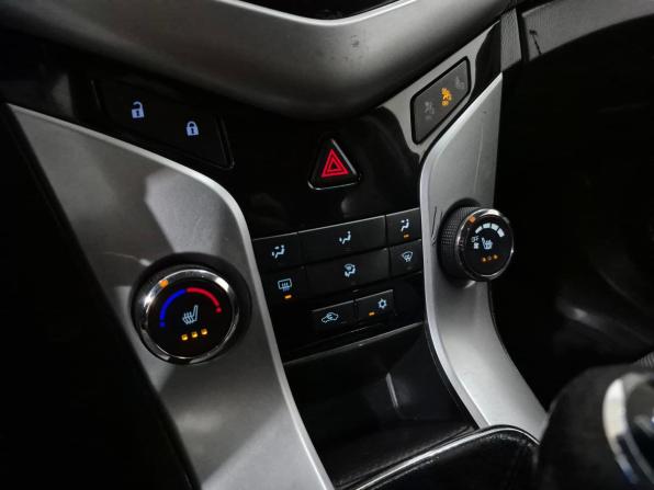 Chevrolet Cruze I с пробегом 2012 года, цена 640 000 рублей, 206304 км, хэтчбек, Автокод Объявления