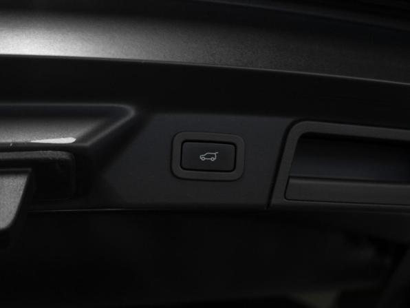 Land Rover Range Rover Velar I с пробегом 2018 года, цена 3 800 000 рублей, 121850 км, внедорожник, Автокод Объявления