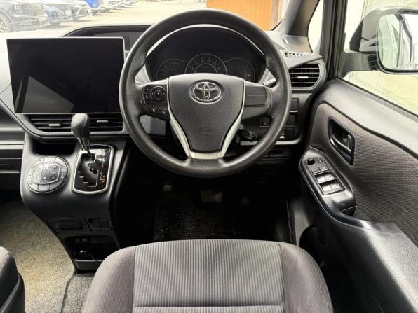 Toyota Voxy III (R80) Рестайлинг с пробегом 2018 года, цена 2 120 000 рублей, 171144 км, минивэн, Автокод Объявления