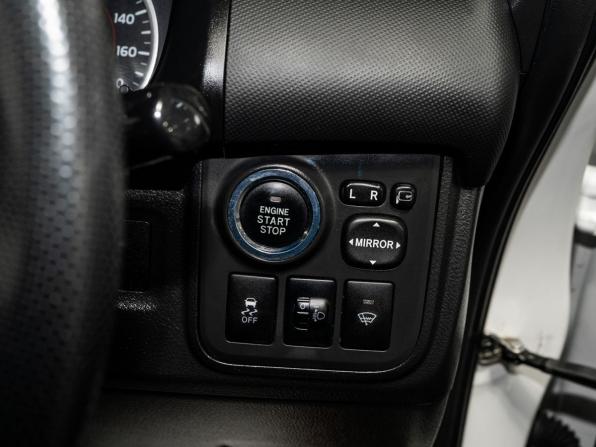 Toyota Wish II Рестайлинг с пробегом 2013 года, цена 1 495 000 рублей, 167800 км, минивэн, Автокод Объявления