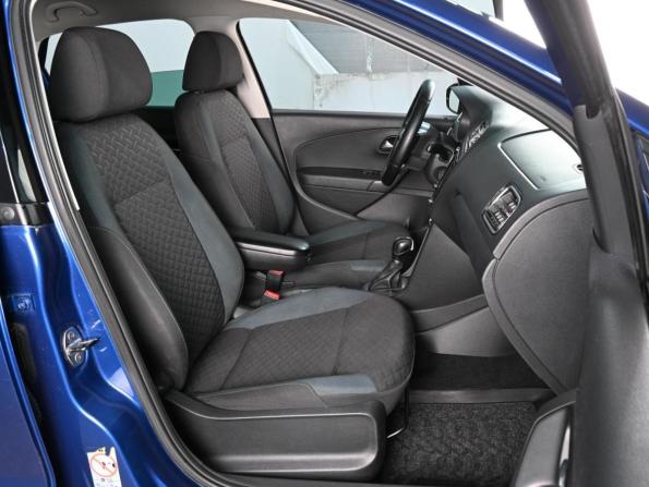 Volkswagen Polo V Рестайлинг с пробегом 2019 года, цена 1 299 000 рублей, 94131 км, седан, Автокод Объявления