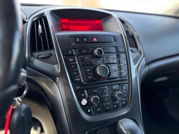 Opel Astra J Рестайлинг с пробегом 2013 года, цена 630 000 рублей, 187564 км, седан, Автокод Объявления
